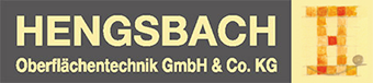 Logo der Hengsbach Oberflächentechnik GmbH & Co. KG in gelber Schrift.